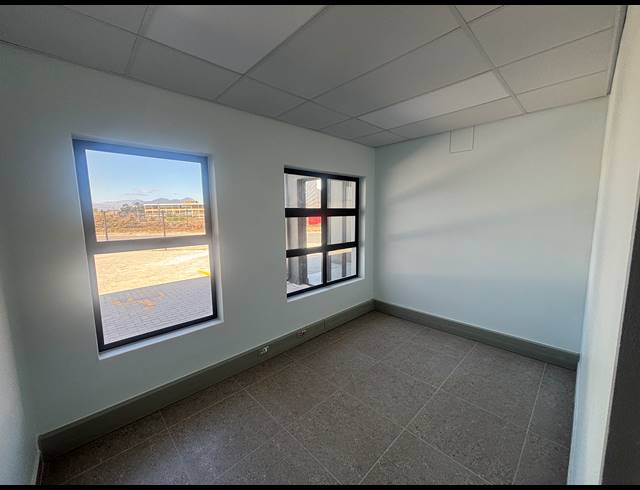 1,923M² WAREHOUSE TO LET IN FIRGROVE